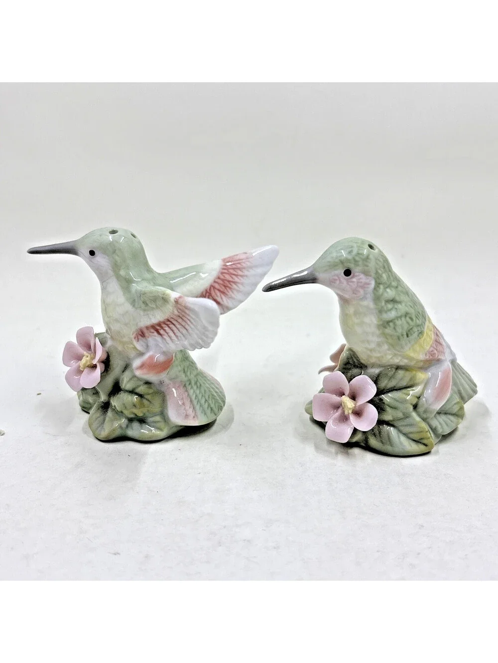 HUMMINGBIRD & FLOWERS Pastel Colored Porcelain Salt & Pepper Shaker Set 2.75